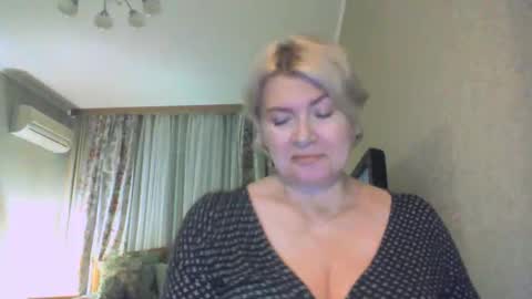 laramrs online show from 10-15-25, 04:18