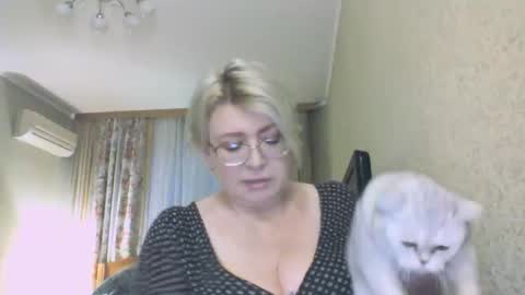 Snapshot of laramrs chatting on 11-22-25, 01:54 laramrs online show from 11-22-25, 01:54