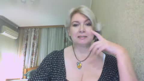 Snapshot of laramrs chatting on 11-24-25, 04:18 laramrs online show from 11-24-25, 04:18