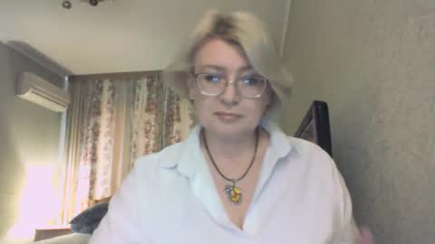 Snapshot of laramrs chatting on 12-14-25, 11:04 laramrs online show from 12-14-25, 11:04