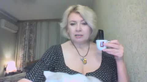 Snapshot of laramrs chatting on 12-17-25, 05:19 laramrs online show from 12-17-25, 05:19