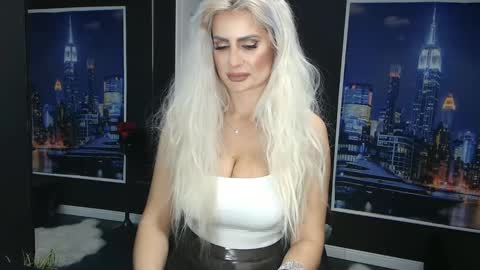 laras_moans online show from 03-12-25, 08:51