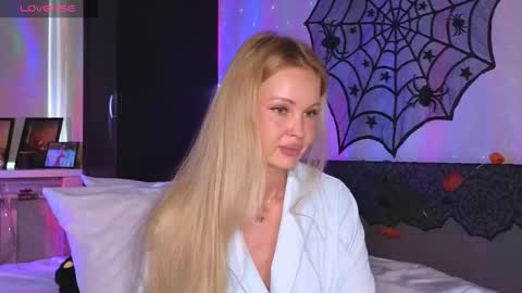 LarineGMT7  UTC6  online show from 10-21-25, 03:07