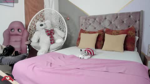 Snapshot of laris_park chatting on 12-18-24, 04:20 laris_park online show from 12-18-24, 04:20