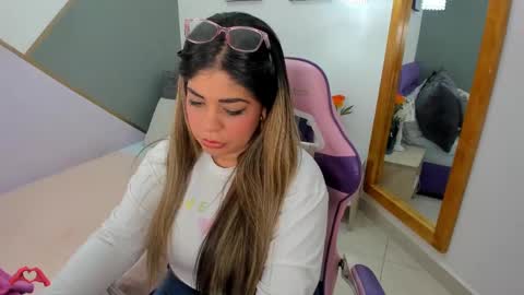 Snapshot of laris_park chatting on 12-22-24, 10:47 laris_park online show from 12-22-24, 10:47