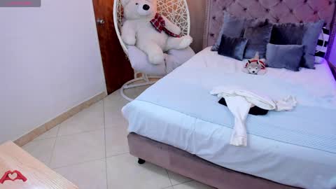 Snapshot of laris_park chatting on 01-11-25, 11:12 laris_park online show from 01-11-25, 11:12