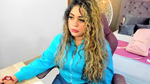 Snapshot of laris_park chatting on 01-12-25, 11:15 laris_park online show from 01-12-25, 11:15