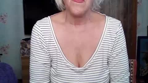 Snapshot of larisaq4ugo24 chatting on 07-13-26, 07:33 larisaq4ugo24 online show from 07-13-26, 07:33