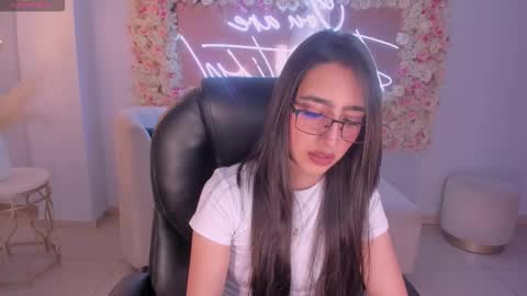 Larisa Smirnov online show from 11-27-25, 05:09