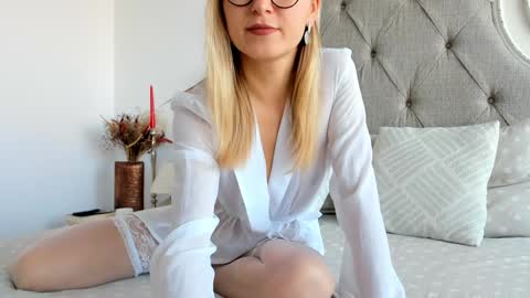 Snapshot of larissa4 chatting on 01-27-25, 12:48 Larissa online show from 01-27-25, 12:48