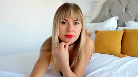 Snapshot of larissa4 chatting on 02-14-25, 01:40 Larissa online show from 02-14-25, 01:40