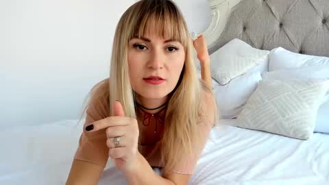 Snapshot of larissa4 chatting on 02-19-25, 01:39 Larissa online show from 02-19-25, 01:39