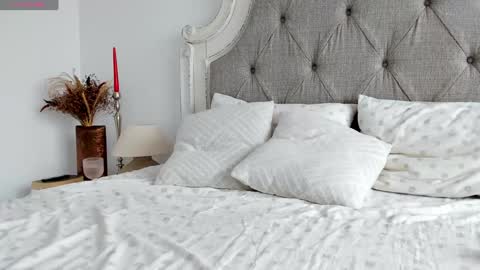 Snapshot of larissa4 chatting on 11-08-25, 01:00 Larissa online show from 11-08-25, 01:00