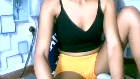 Snapshot of larra27 chatting on 10-18-25, 01:01 Malala online show from 10-18-25, 01:01