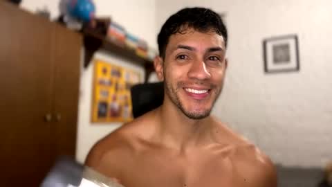 Snapshot of larry_jones chatting on 12-04-24, 01:09 andrew online show from 12-04-24, 01:09