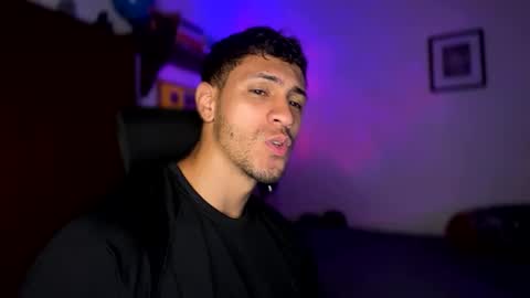 Snapshot of larry_jones chatting on 12-05-24, 03:17 andrew online show from 12-05-24, 03:17