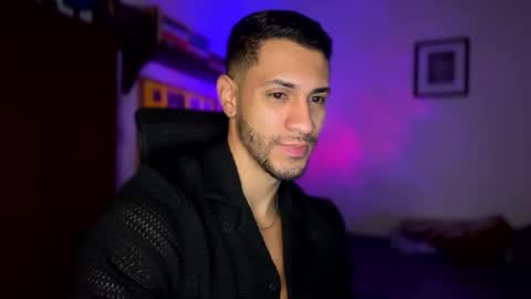 Snapshot of larry_jones chatting on 12-22-24, 02:38 andrew online show from 12-22-24, 02:38