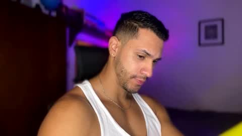 Snapshot of larry_jones chatting on 12-24-24, 04:40 andrew online show from 12-24-24, 04:40