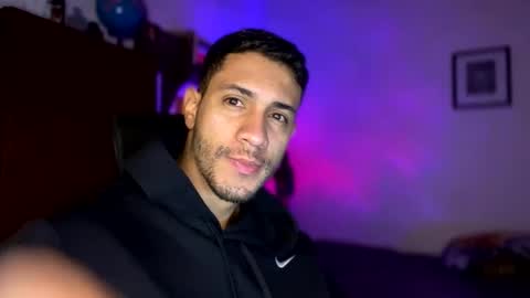 Snapshot of larry_jones chatting on 12-31-24, 01:41 andrew online show from 12-31-24, 01:41