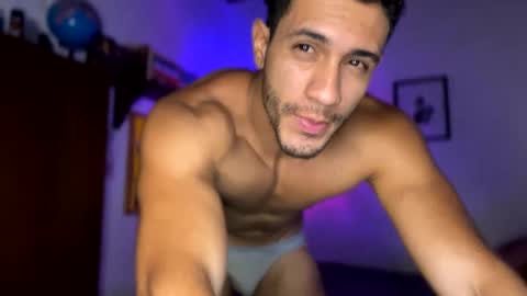 Snapshot of larry_jones chatting on 01-08-25, 05:15 andrew online show from 01-08-25, 05:15