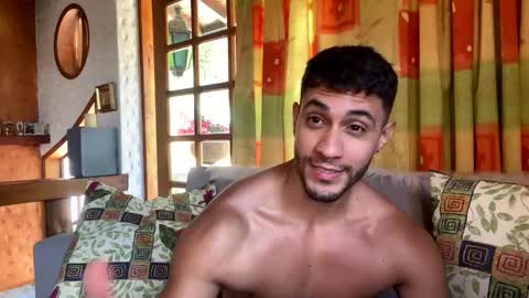 Snapshot of larry_jones chatting on 01-30-25, 05:17 andrew online show from 01-30-25, 05:17