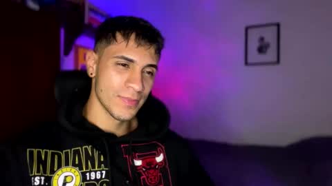 Snapshot of larry_jones chatting on 02-14-25, 01:45 andrew online show from 02-14-25, 01:45