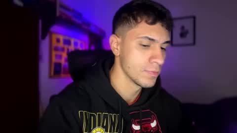 Snapshot of larry_jones chatting on 02-14-25, 04:41 andrew online show from 02-14-25, 04:41