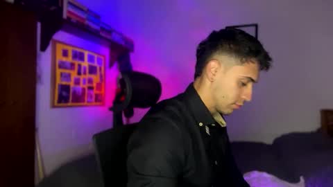 Snapshot of larry_jones chatting on 02-14-25, 10:36 andrew online show from 02-14-25, 10:36