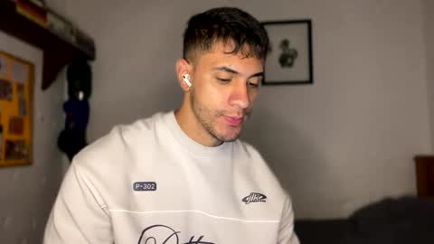 Snapshot of larry_jones chatting on 03-02-25, 04:21 andrew online show from 03-02-25, 04:21