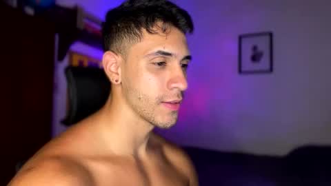 Snapshot of larry_jones chatting on 03-05-25, 01:10 andrew online show from 03-05-25, 01:10