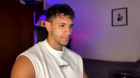 Snapshot of larry_jones chatting on 03-10-25, 02:37 andrew online show from 03-10-25, 02:37