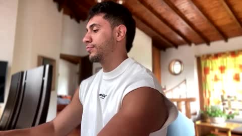 Snapshot of larry_jones chatting on 03-10-25, 05:39 andrew online show from 03-10-25, 05:39