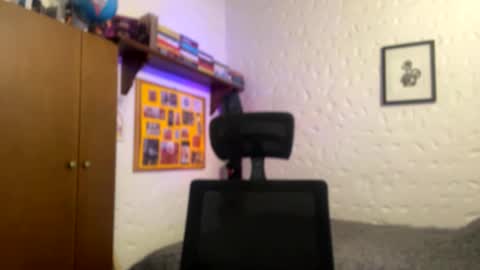 Snapshot of larry_jones chatting on 03-12-25, 05:38 andrew online show from 03-12-25, 05:38