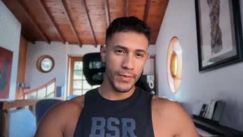 Snapshot of larry_jones chatting on 10-01-25, 01:17 andrew online show from 10-01-25, 01:17