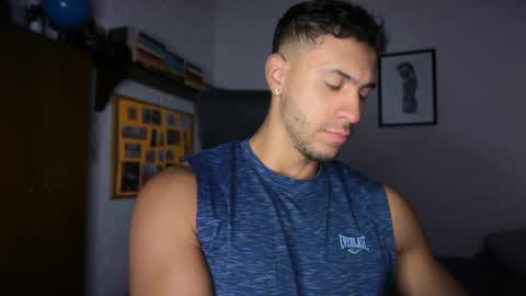 Snapshot of larry_jones chatting on 10-02-25, 01:18 andrew online show from 10-02-25, 01:18