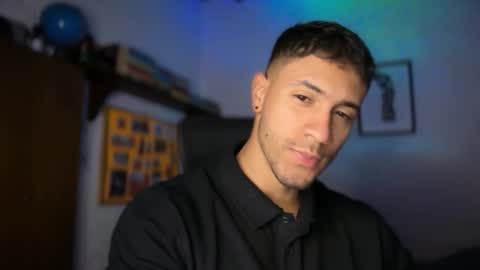 Snapshot of larry_jones chatting on 10-16-25, 01:34 andrew online show from 10-16-25, 01:34