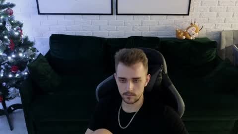 Snapshot of larstar01 chatting on 12-08-24, 04:25 Lars online show from 12-08-24, 04:25