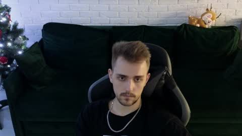 Snapshot of larstar01 chatting on 12-11-24, 02:30 Lars online show from 12-11-24, 02:30