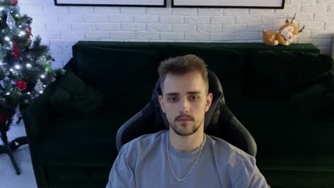 Snapshot of larstar01 chatting on 12-12-24, 02:37 Lars online show from 12-12-24, 02:37