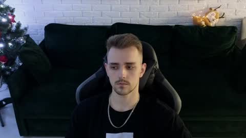 Snapshot of larstar01 chatting on 12-18-24, 01:37 Lars online show from 12-18-24, 01:37