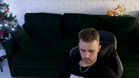 Snapshot of larstar01 chatting on 12-19-24, 06:01 Lars online show from 12-19-24, 06:01