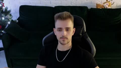 Snapshot of larstar01 chatting on 12-21-24, 01:47 Lars online show from 12-21-24, 01:47