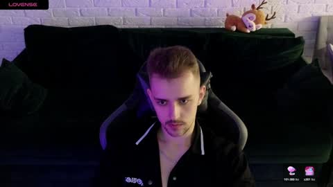 Snapshot of larstar01 chatting on 01-08-25, 04:23 Lars online show from 01-08-25, 04:23