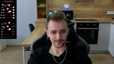 Snapshot of larstar01 chatting on 01-12-25, 10:23 Lars online show from 01-12-25, 10:23