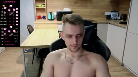 Snapshot of larstar01 chatting on 02-06-25, 07:40 Lars online show from 02-06-25, 07:40