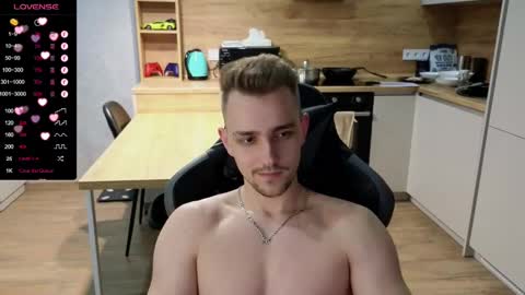 Snapshot of larstar01 chatting on 02-12-25, 01:30 Lars online show from 02-12-25, 01:30