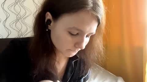 Mila online show from 05-18-26, 01:06