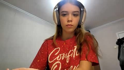 Snapshot of lateshastarnaud chatting on 03-27-26, 10:15 Linet online show from 03-27-26, 10:15