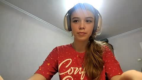 Snapshot of lateshastarnaud chatting on 03-28-26, 10:15 Linet online show from 03-28-26, 10:15