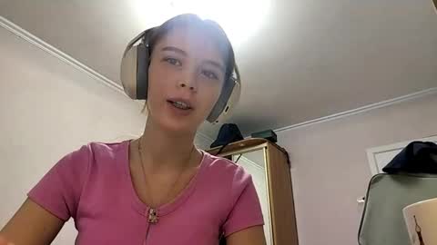 Snapshot of lateshastarnaud chatting on 04-03-26, 09:18 Linet online show from 04-03-26, 09:18